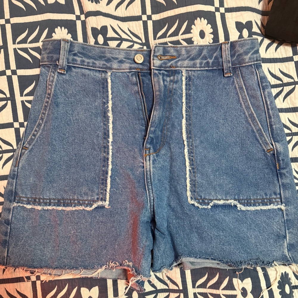 Zara Frayed Hem denim shorts